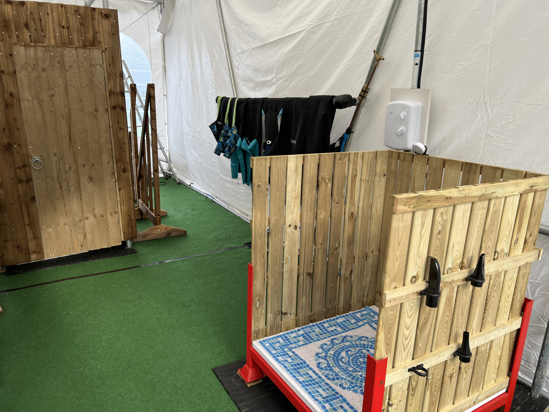 Drying and changing facilities at the pool